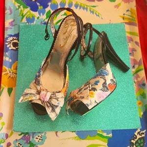 Poetic license heels